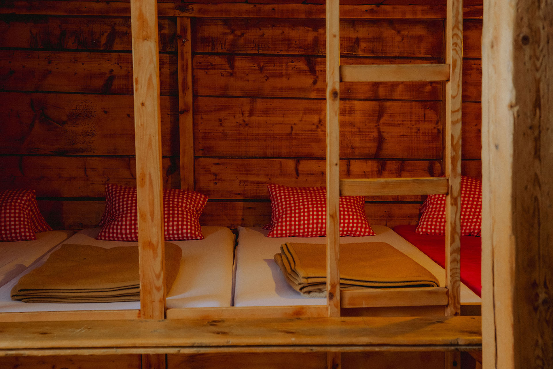 Foto vom Matratzenlager auf der gjaid Alm