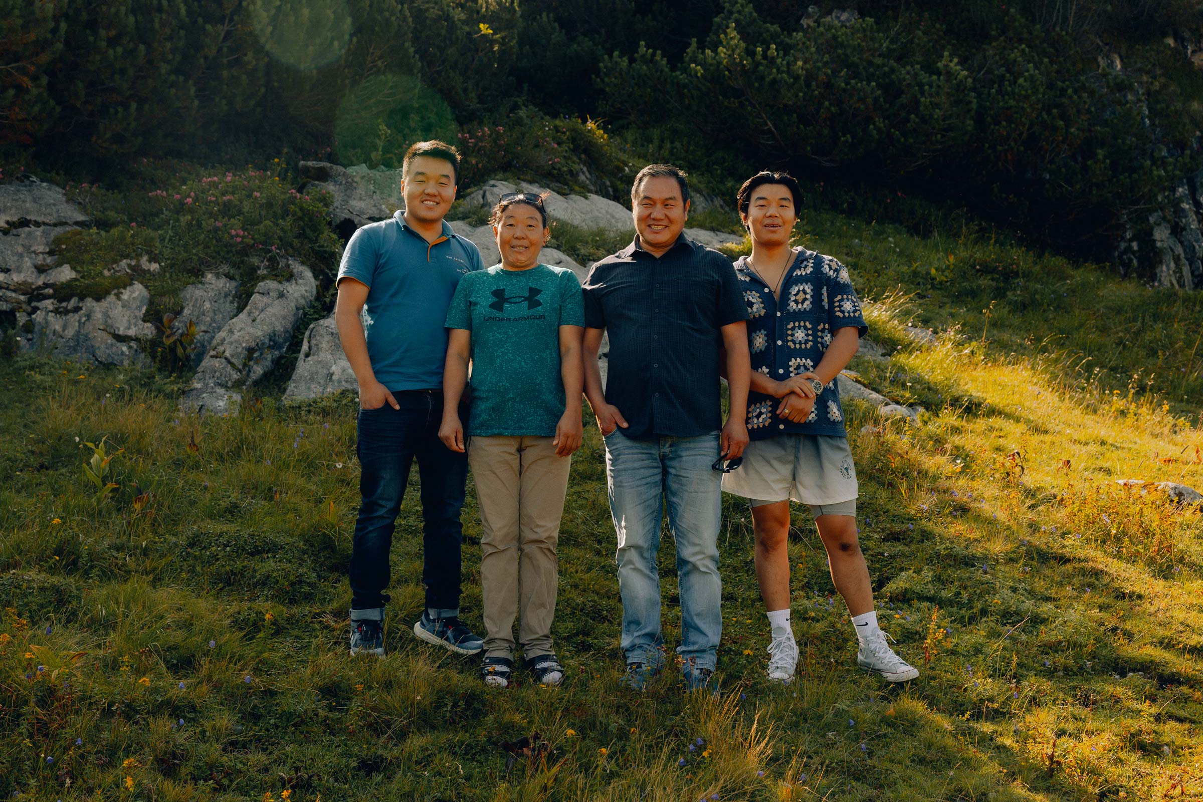 Sherpa Familie im Berggarten der Gjaid Alm