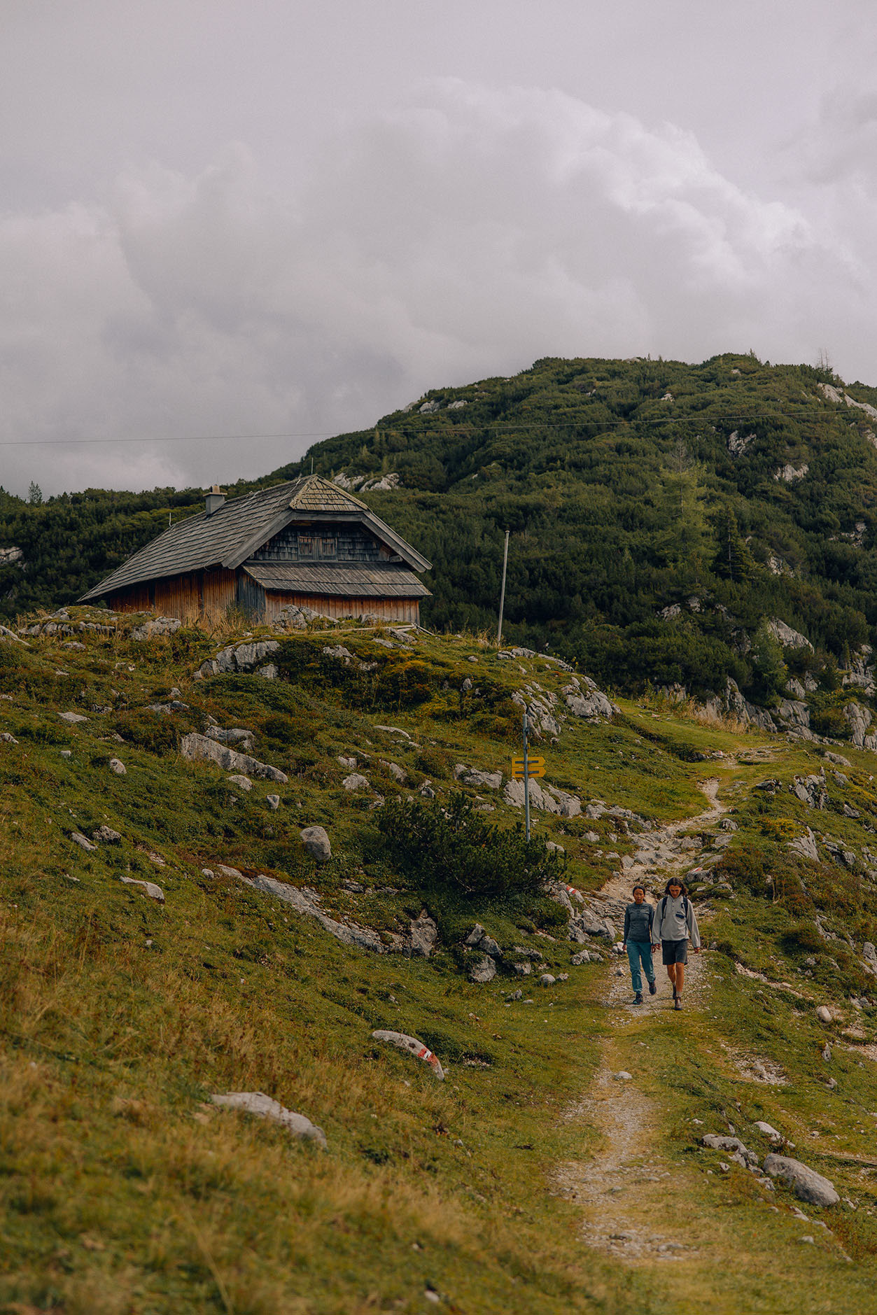 Wanderer im Sommer auf der Gjaid Alm