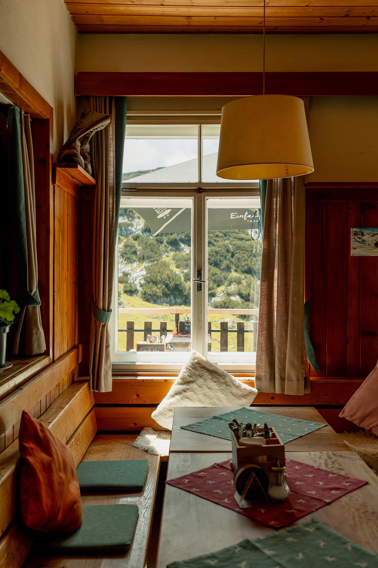 Gaststube von der Gjaid Alm am Dachstein