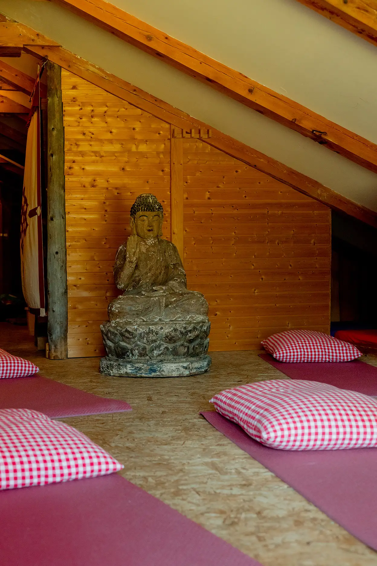 Indoor Yoga auf der Gjaid Alm